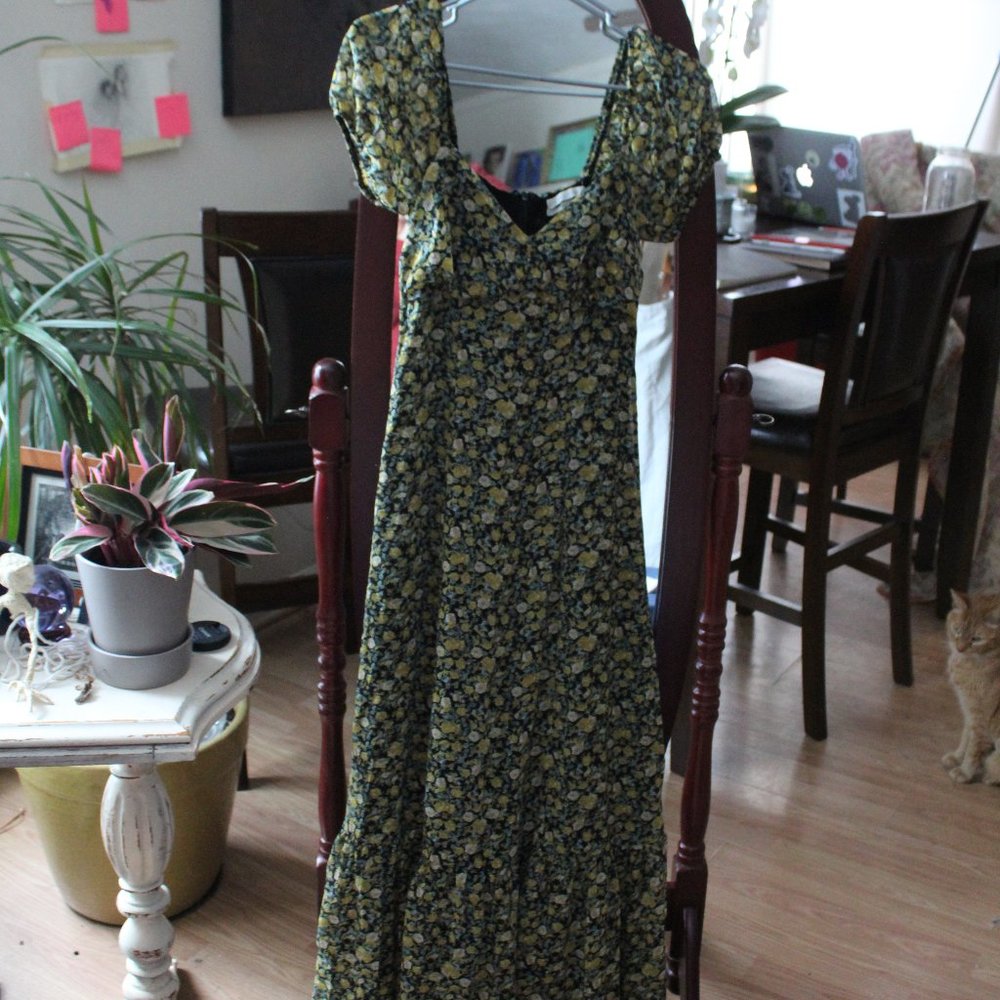 URBAN OUTFITTERS | GREEN FLORAL MAXI DRESS